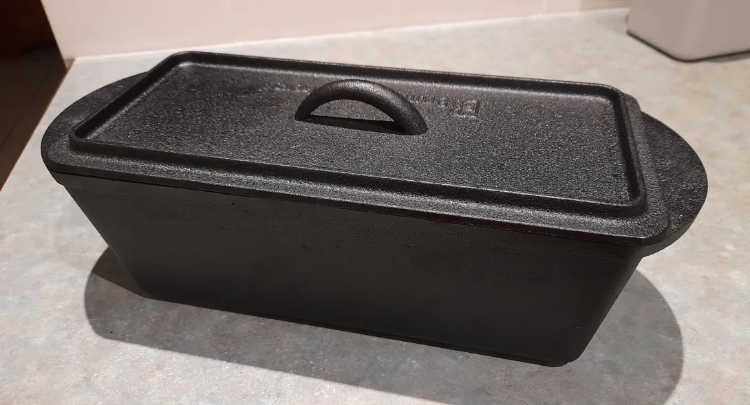Cast iron loaf pan with a lid